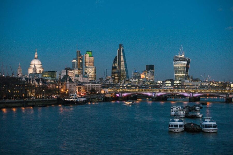 London: Big Bus Panoramic Evening Tour by Open-Top Bus - Audio Guide in 7 Languages: It’s Not Just Background Noise