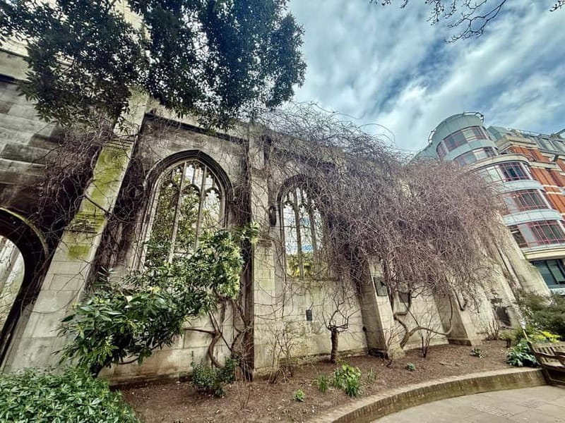 London Blitz Tour - Explore City of London Wartime History - Key things you’ll notice on this London Blitz walk