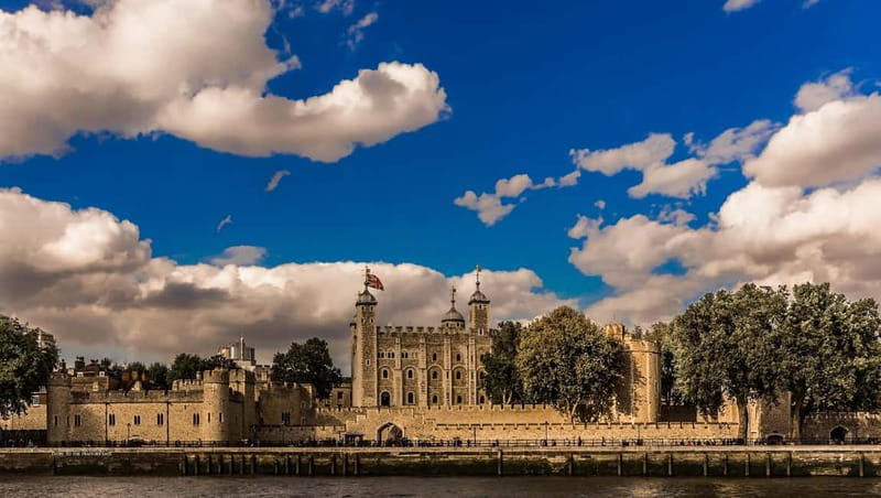 London Blitz Tour - Explore City of London Wartime History - All Hallows by the Tower: sanctuary and survival