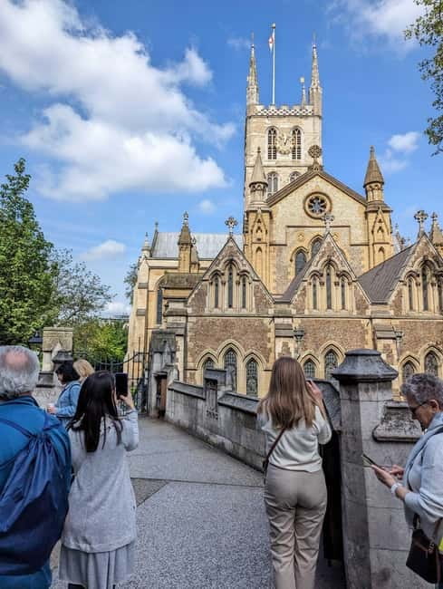 London: Borough Market Food Tour with Local Guide - Borough Market: where the tastings actually feel like a meal