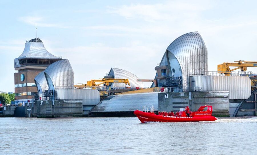 London: Break the Barrier Speed Boat Ride - Canary Wharf to the Thames Barrier: Speed with a Bit of Meaning