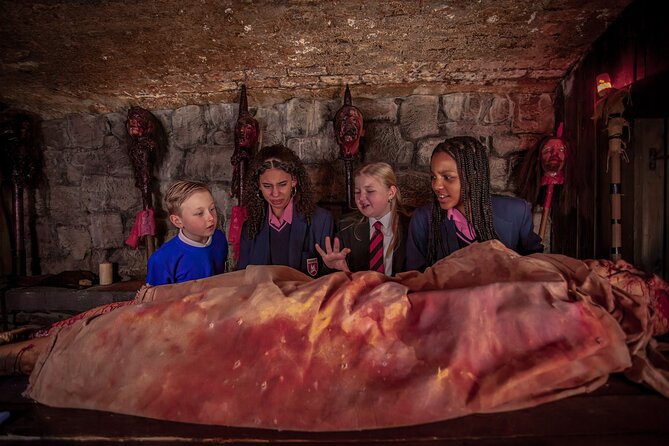 London Bridge Experience and Tombs - How the London Bridge Experience Turns a Walk Into a Scare Show