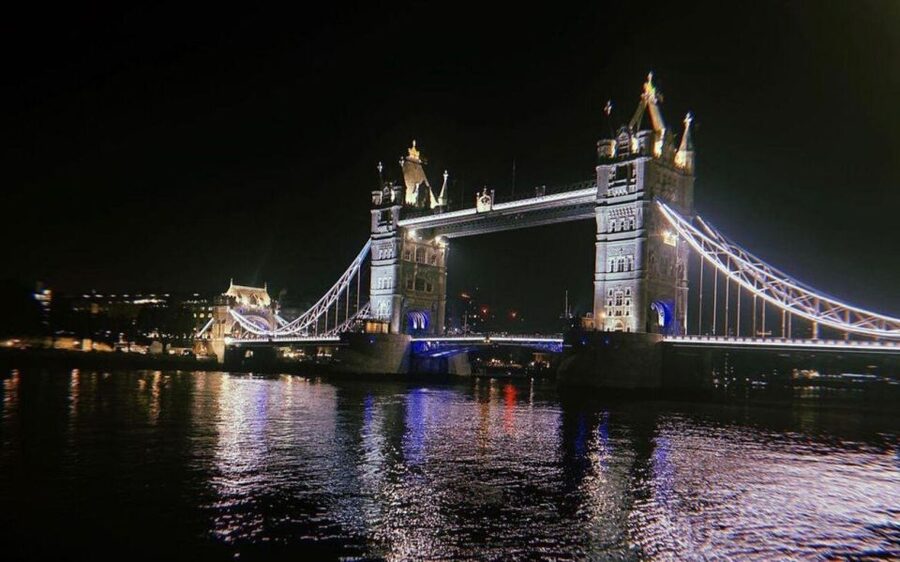 London Bridges Night Time Light Private Tour - Tower Bridge bascules in night light: the main event