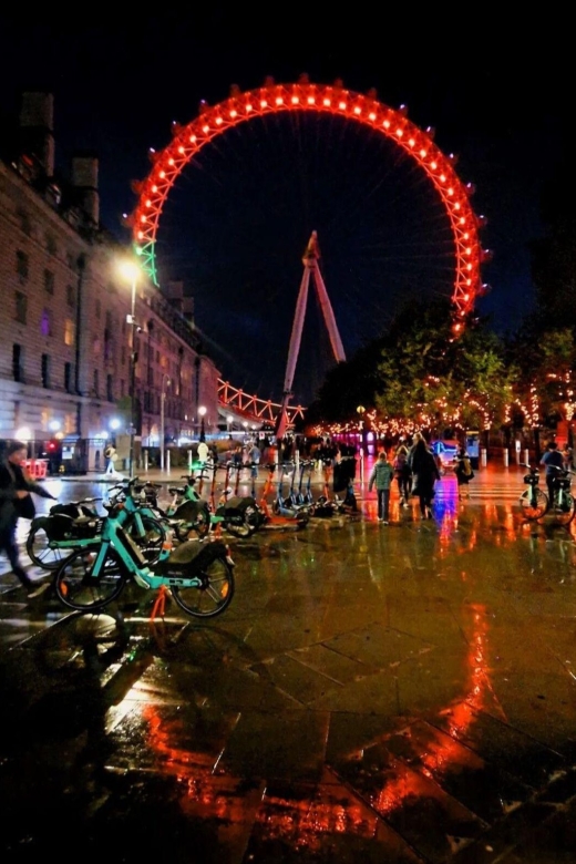 London Bridges Night Time Light Private Tour - What to expect during the cruise and commentary