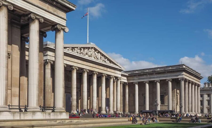 London: British Museum Express Guided Tour & Priority Entry - The 45-minute express guided intro: Easter Island and movie trivia
