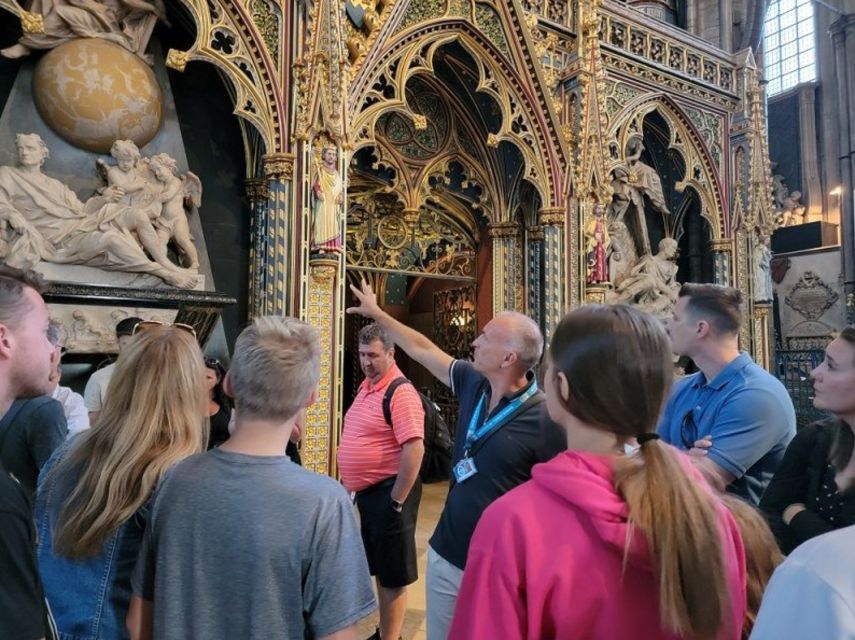 London: Buckingham, Big Ben & Westminster Abbey Tour - Walking pace, headsets, and group size reality