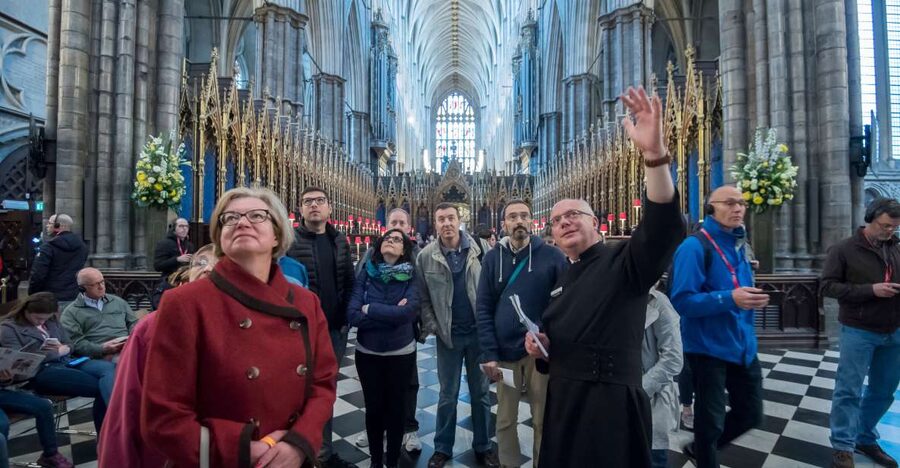 London: Buckingham, Big Ben & Westminster Abbey Tour - The full-day option: river cruise + Tower of London with tickets included