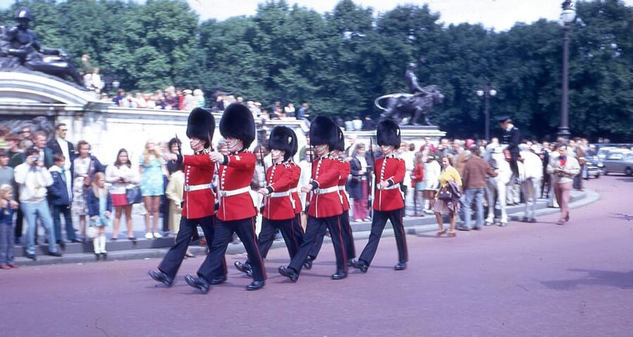London: Buckingham Palace and Changing of the Guards Tour - Buckingham Palace and the Guard: What This Tour Actually Delivers