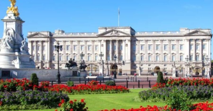 London: Buckingham Palace and Royal London Walking Tour - A Royal London Walking Tour Centered on Charles III