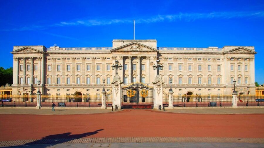 London: Buckingham Palace & Changing of the Guard Experience - Why the Changing of the Guard still feels like theater