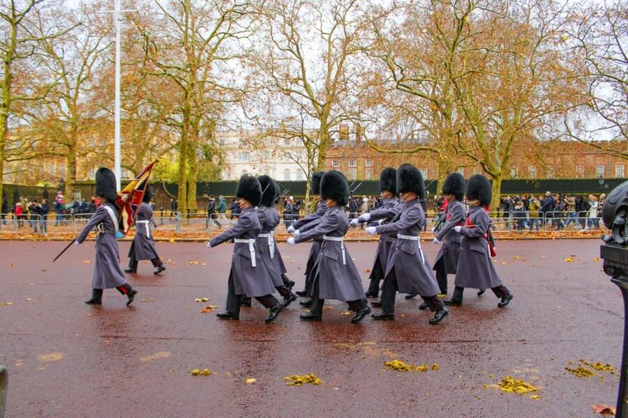 London: Buckingham Palace & Changing of the Guard Experience - Viewing strategy: how to get a better angle without guesswork