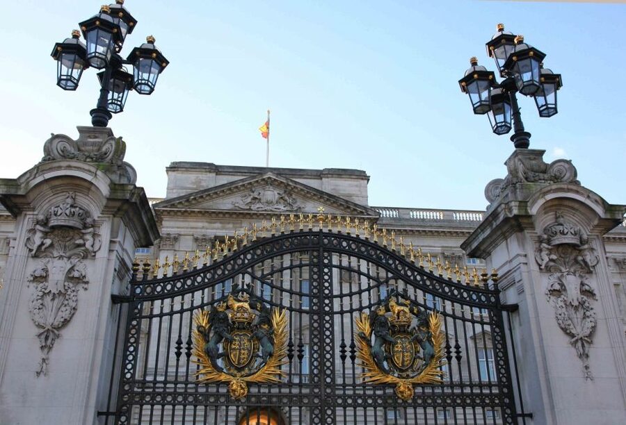 London: Buckingham Palace Entry Ticket & Royal Walking Tour - The Mall and St James’s Park: Ceremonial London on Foot