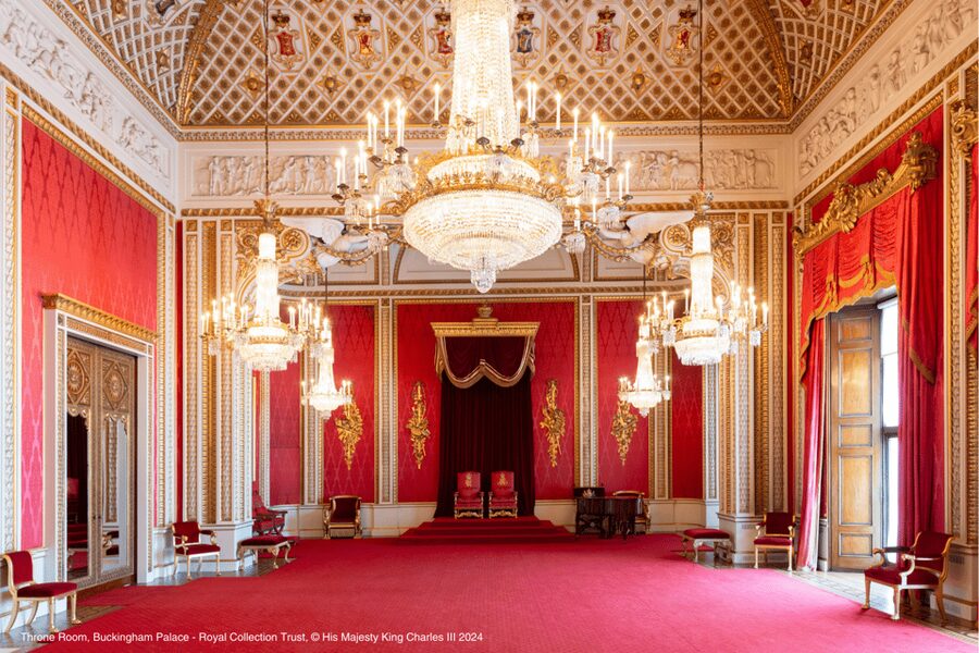 London: Buckingham Palace State Rooms & Royal Walking Tour - Clarence House and St James’s Palace area: history in the shadows