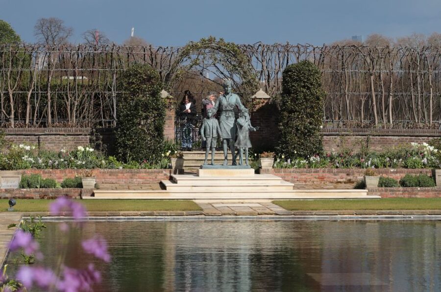 London: Buckingham Palace Walk & Tea at Kensington Palace - Key things you’ll notice on this royal quarter walk