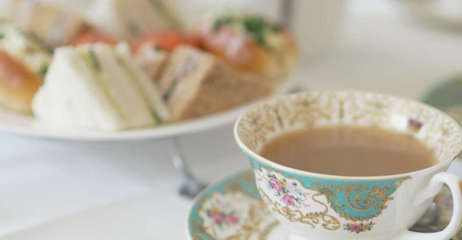 London: Buckingham Palace Walk & Tea at Kensington Palace - Why this Buckingham + Kensington pairing works fast