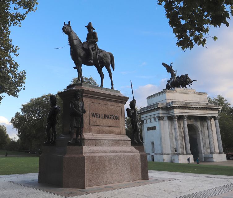 London: Buckingham Palace Walk & Tea at Kensington Palace - St James’s Palace and the aristocratic backstreets you can’t spot on your own