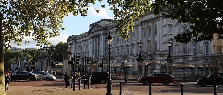 London: Buckingham Palace Walk & Tea at Kensington Palace - Timing, walking pace, and how to dress so you enjoy the whole loop