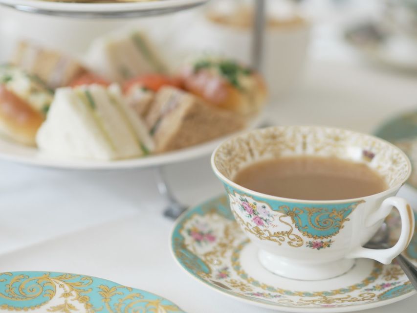 London: Buckingham Palace Walk & Tea at Kensington Palace - Who this tour suits best
