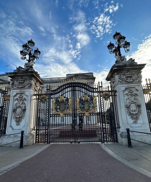 London: Buckingham Palace & Westminster Guided Walking Tour - Buckingham Palace and St James’s Palace: How the “Royal Look” Works Up Close