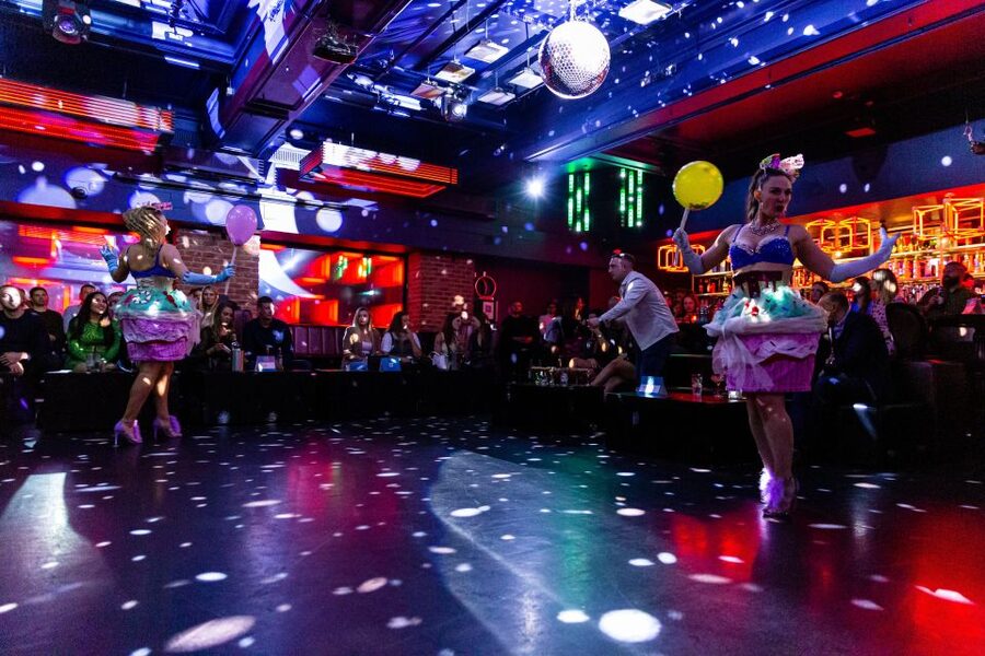 London: Burlesque Cabaret Show in the West End - Timing That Works: Doors at 6pm, Showtime 6:30–8:15