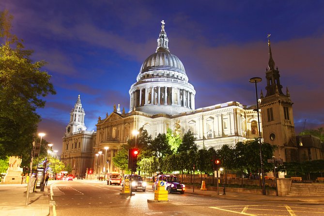 London by Night Sightseeing Open Top Bus Tour with Live Guide - Westminster Abbey, Trafalgar Square, and Piccadilly from the Bus Window