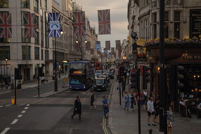 London by Night Sightseeing Open Top Bus Tour with Live Guide - Big Ben and the Thames Lights: Why Elizabeth Tower Is the Main Character