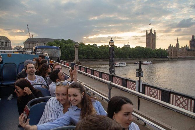 London by Night Sightseeing Open Top Bus Tour with Live Guide - Live Guide and 12-Language Audio: How to Use the Commentary