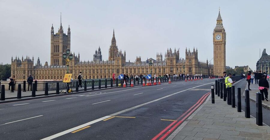 London by taxi: Highlights Tour in a real London Black Cab. - A Real London Black Cab Loop Through the Classics