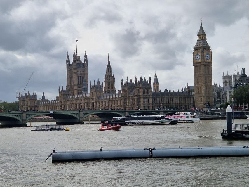 London by taxi: Highlights Tour in a real London Black Cab. - Buckingham Palace and the Changing of the Guard (When It’s Available)