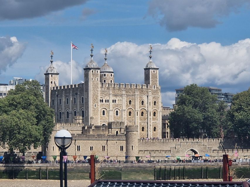 London by taxi: Highlights Tour in a real London Black Cab. - Beatles, Sherlock Holmes, Abbey Road, and Harry Potter References
