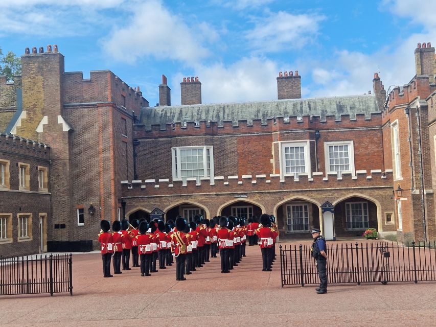 London by taxi: Highlights Tour in a real London Black Cab. - Off-the-Beaten-Track Choices: Leadenhall Market and Wapping