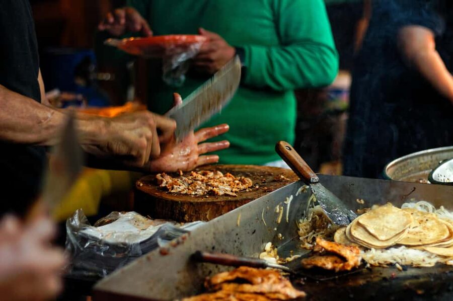 London: Camden Market Food Tour with 7 Street Food Tastings - Meeting point at The World’s End: start easy, avoid the first scramble
