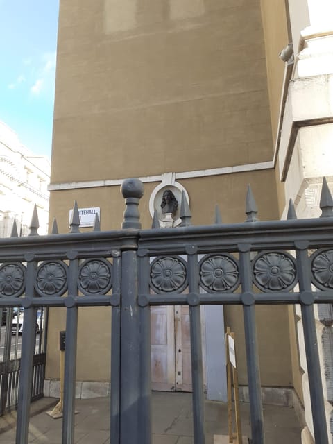 London: Central London Outdoor Tour - Changing of the Guard: how to catch it on the right days