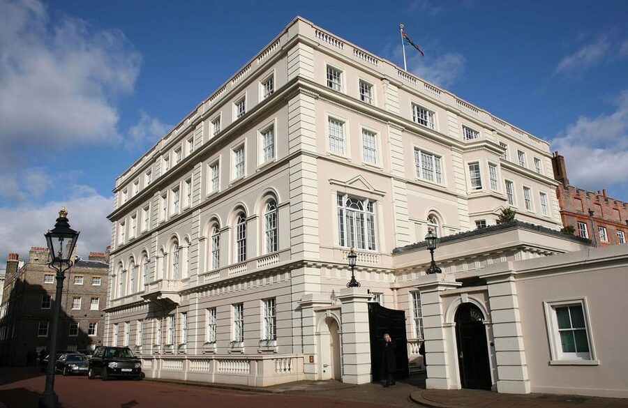 London: Changing of the Guard and Royal Palaces Walking Tour - How the 2-Hour Royal Walk Works From Green Park