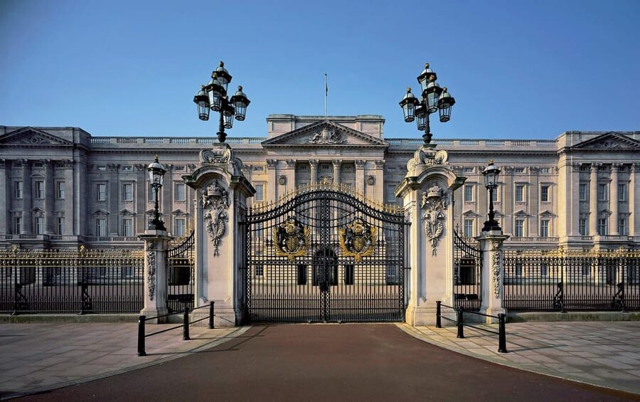 London: Changing of the Guard and Royal Palaces Walking Tour - St. James’s Palace and Henry VIII’s Old Power Base
