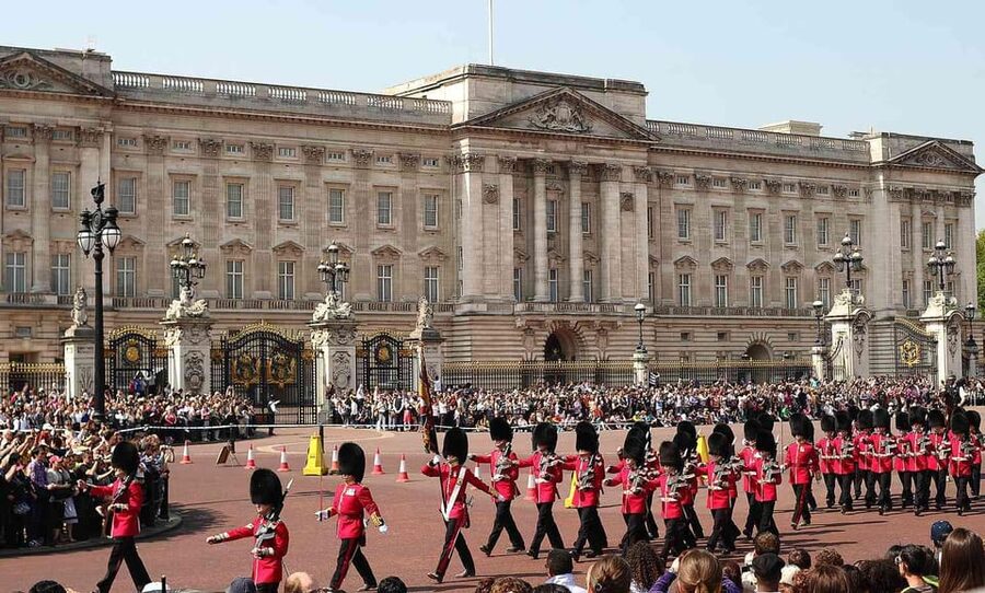 London: Changing of the Guard and Royal Palaces Walking Tour - Value and Price: What $160 per Group Up to 8 Actually Buys