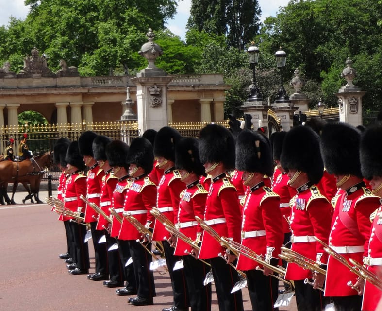 London: Changing of the Guard Experience and Landmarks Tour - Green Park meet-up at Constance Fund Fountain: start easy, sights right away
