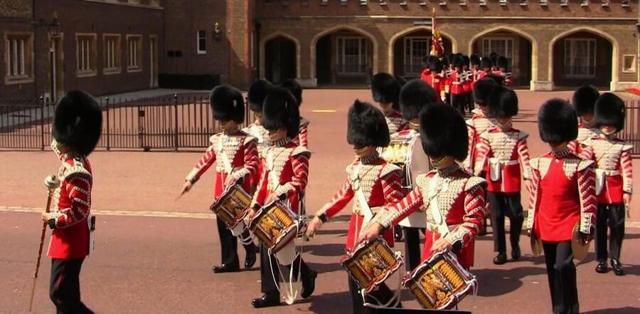 London: Changing of the Guard Guided Tour Experience - Entering the Royal Mile at Green Park (and Why the Start Matters)