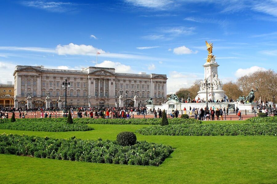 London: Changing of the Guard Guided Tour Experience - Buckingham Palace Viewing Without Crowd Roulette