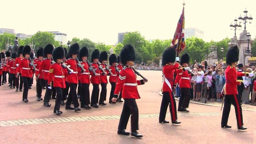 London: Changing of the Guard Guided Tour Experience - Clarence House and St James’s Park: More Than a Royal Name-Drop