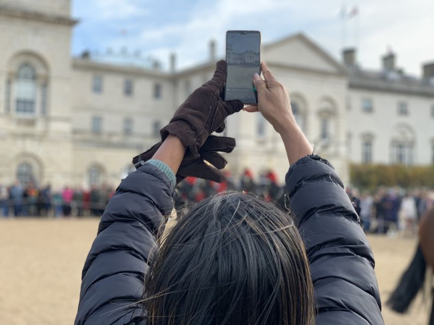 London: Changing of the Guard Private Group or Family Tour - What Happens During the Ceremony: Relieving the Guards and the Fanfare