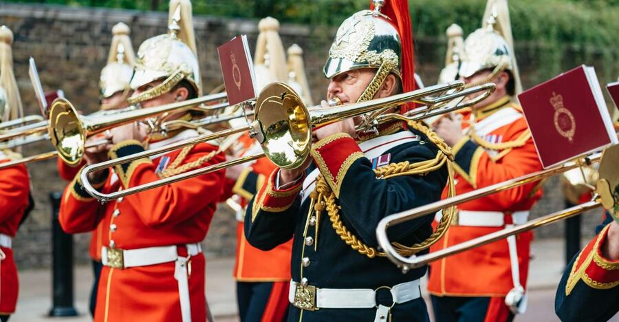 London: Changing of The Guard Tour - Weather, Sunday Changes, and When the Army Calls the Shots