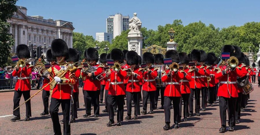 London: Changing of the Guard Tour at Buckingham Palace - St James’s Palace and Clarence House: the Royal backdrop you’ll actually notice