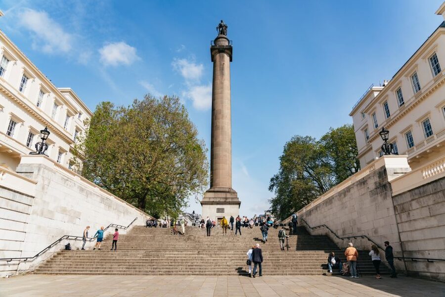 London: Changing of the Guard Tour by Buckingham Palace - Crowds vs. clarity: why this tour changes the whole experience