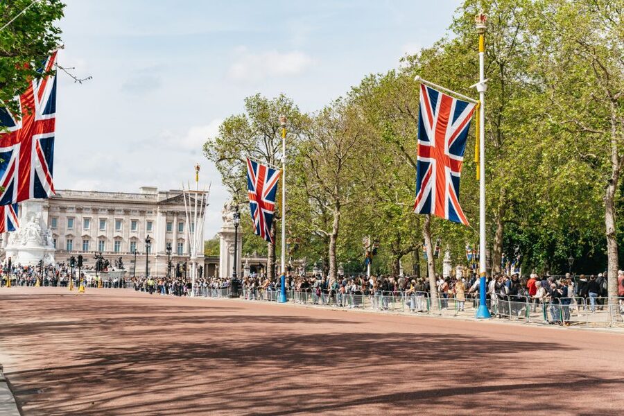 London: Changing of the Guard Tour by Buckingham Palace - Who this tour fits best (and who should reconsider)