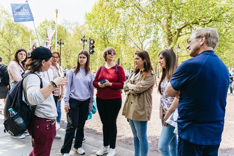 London: Changing of the Guard Tour by Buckingham Palace - When weather changes everything: the idea of a wet change