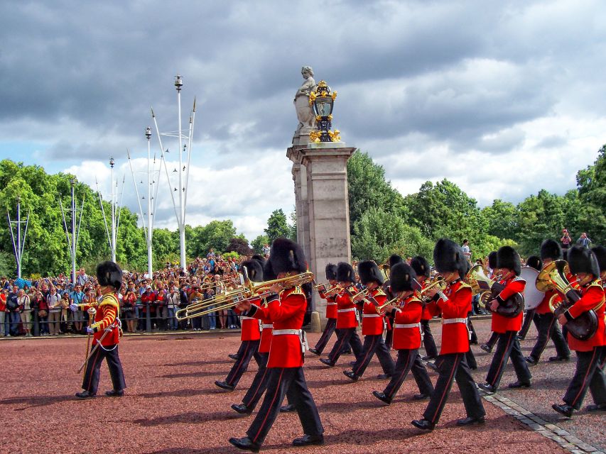 London Changing of the Guard Tour - Front Row 12 guests 2,5h - Admiralty Arch and Whitehall Edges: Glimpses That Teach You the Layout