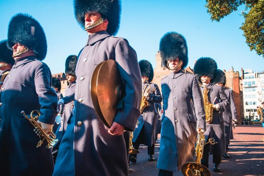 London: Changing of the Guard & Westminster Abbey - Green Park Start: Finding the Ritz Meeting Point Without Stress