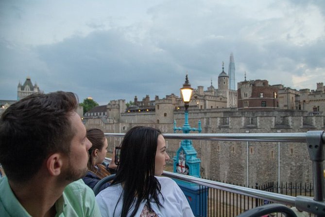 London Christmas Day 1 Day Hop-on Hop-off Bus Tour - English narration: helpful, not intrusive