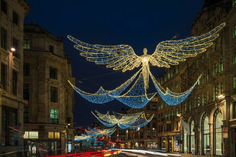 London: Christmas Eve City Tour with Dinner & Midnight Mass - A 6-hour Christmas Eve London night loop